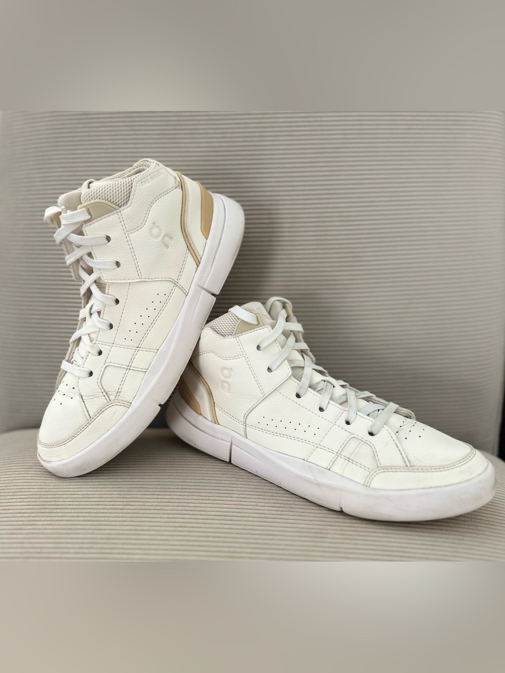 On Running Women's The Roger Clubhouse Mid in the "White Savannah" size 9